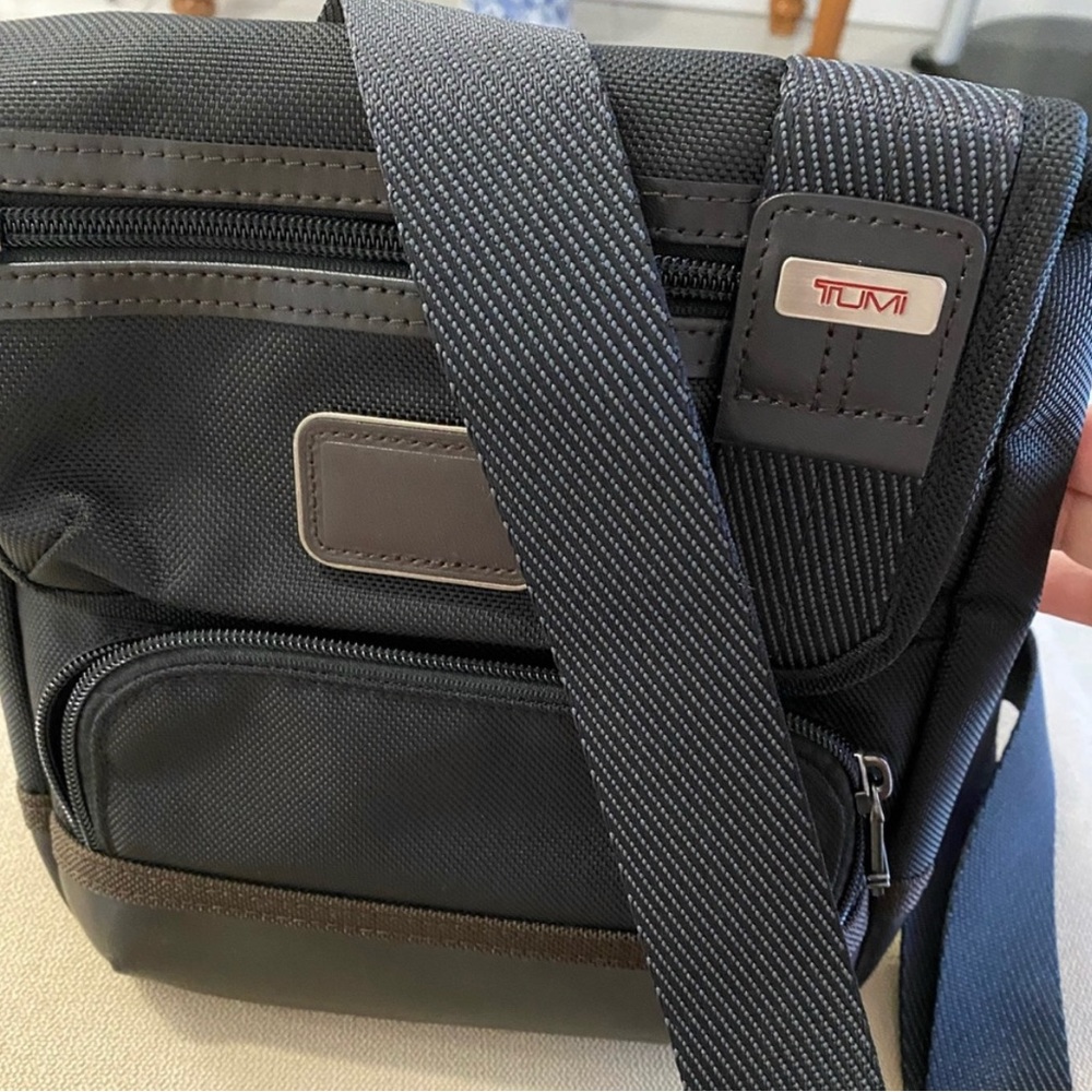 ❤️‍🔥sale❤️‍🔥 Tumi Alpha Bravo Crossbag ❤️‍🔥sale❤️‍🔥